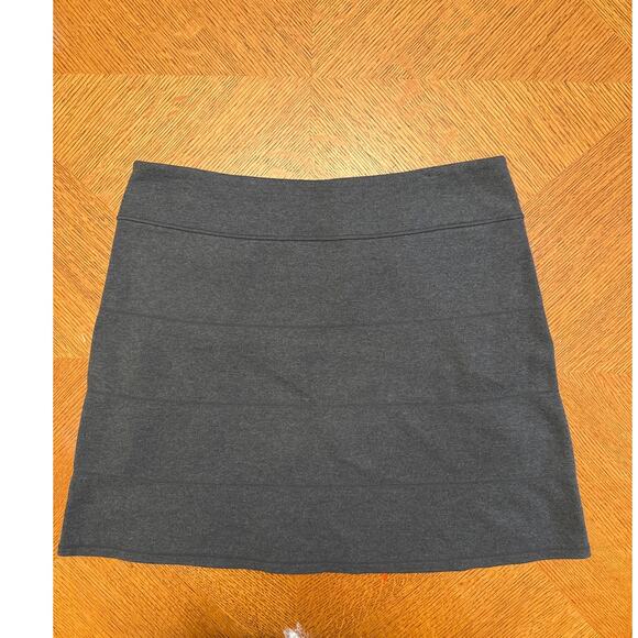 Athleta Strata A-Line Gray Casual Mini Skirt Size Large - Picture 2 of 6